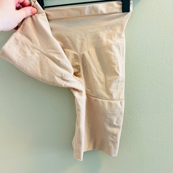 Spanx Seamless Power Mid-Thigh Short Size Medium Soft Nude Shapewear Occasion - Picture 7 of 8